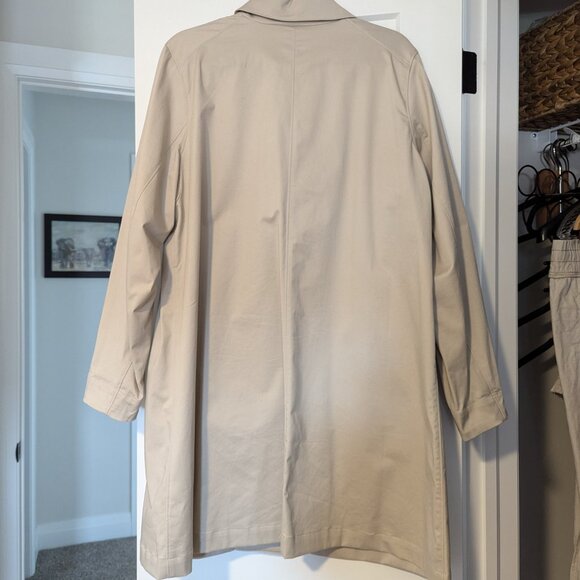 Joe Fresh trench in neutral beige - Picture 2 of 4